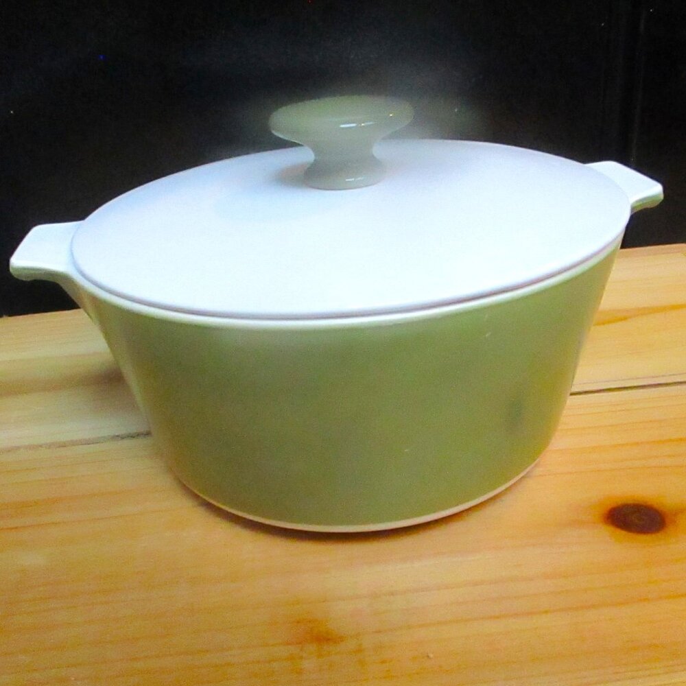 Vintage 1960s CorningWare Avocado Green w/ White Lid 1 3/4 Quart Casserole New